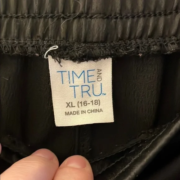 Women’s  Black Cargo Pants​​​ - Picture 2 of 4